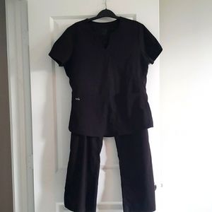 Scrub set